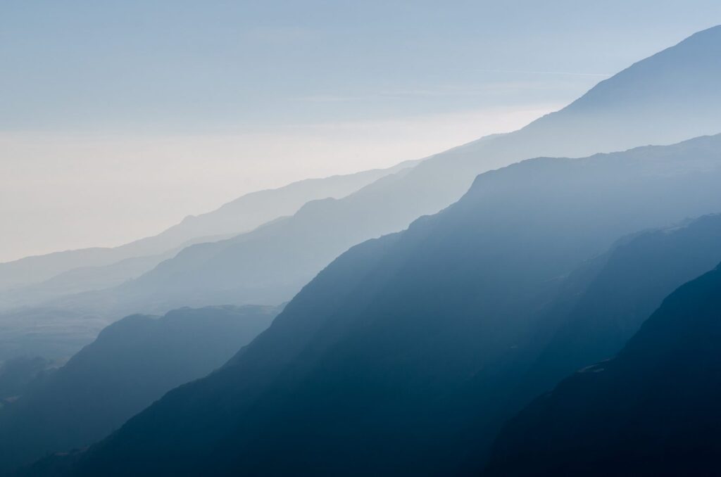 fjelld dugg under soloppgang